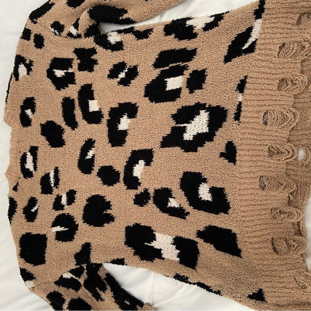 Distressed leopard sweater size small - Picture 11 of 11